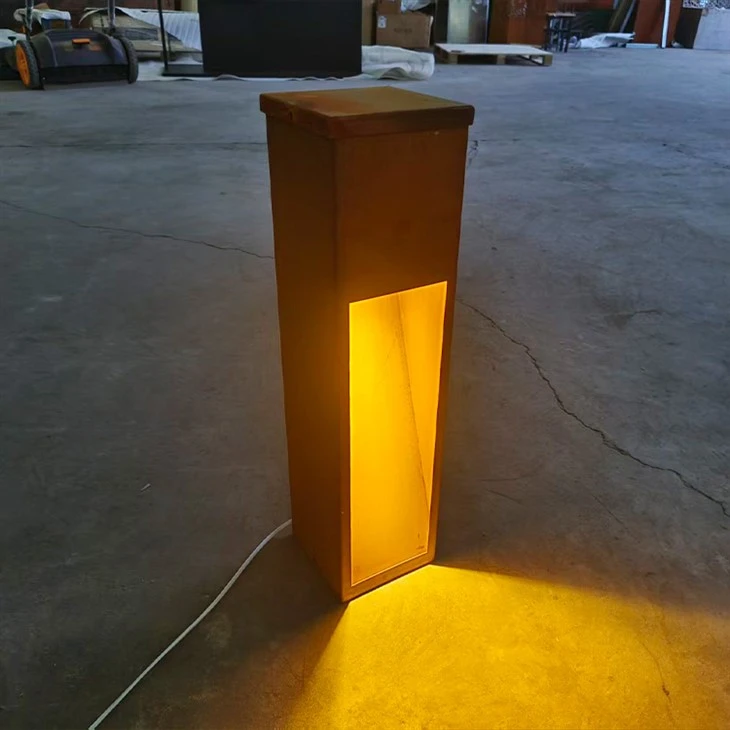 Corten Steel 소박한 빨간색 조명 볼라드